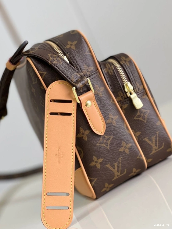 WIS VUITTON LOUIS MESSENGER 1006